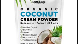 فرحة الصباح: احتساء حليب جوز الهند الكريمي والنقي